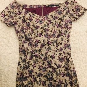 Robe Zara Décolleté épaule Tombant Imprimé Floral Taille S - Manches Courtes Et Poches - Occasion Très Bon état